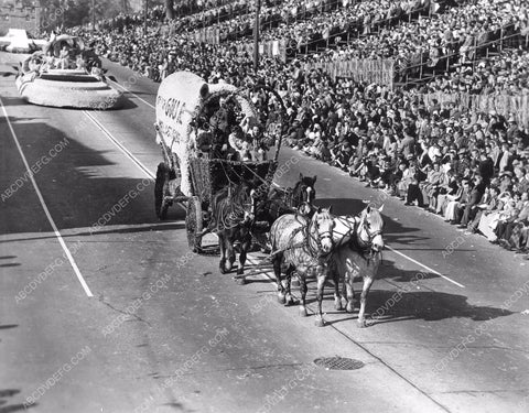 Pasadena Tourn of Roses Parade cool Gold Rush covered wagon 8b6-756