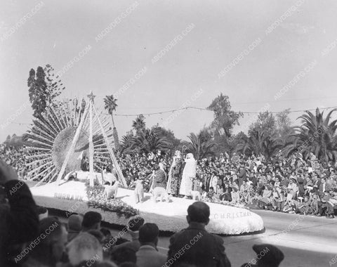 Pasadena Tourn of Roses Parade City of Burbank float 8b6-769