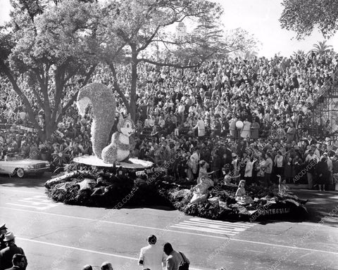 Pasadena Tourn of Roses Parade Monte Bello squirrel float 8b6-814