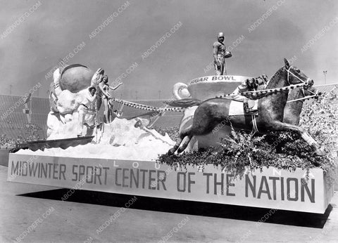 Louisana Sugar Bowl Sports float Los Angeles Coliseum 8b6-819