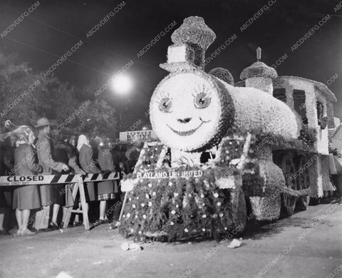 Pasadena Tourn of Roses Parade Locomotive Playland Unlimited float 8b6-831