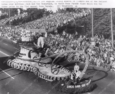 Pasadena Tourn of Roses Parade Jack and the Beanstalk float 8b6-866