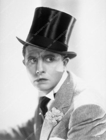 Bert Wheeler in top hat portrait 9021-12