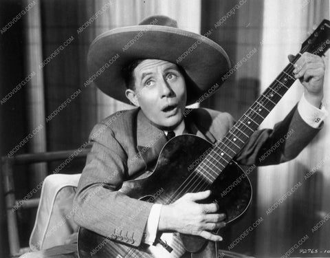 Bert Wheeler and his guitar portrait 9021-13