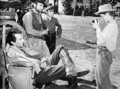 candid Raymond Massey getting picture taken behind the scenes 9057-16