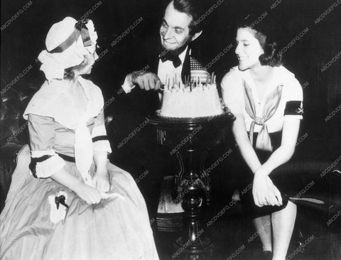 Raymond Massey celebrates with birthday cake film Abraham Lincoln 9057-18