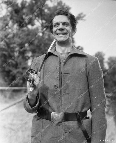 Raymond Massey behind the scenes 9057-23