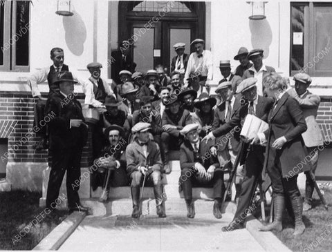 unknown group of folks getting ready for big picture 9202-19