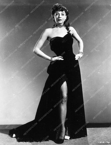 sexy Marie Windsor models her new strapless fashion 9222-31