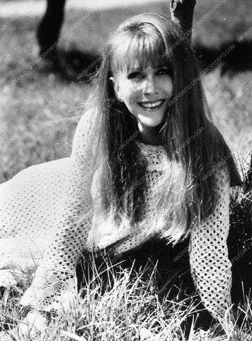 Julie Harris enjoys the sun and grass 9222-32