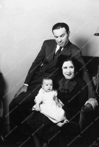 George Burns Gracie Allen and kids at home 9227-33