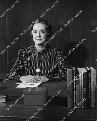 Bette Davis TVM Family Reunion 9272-27