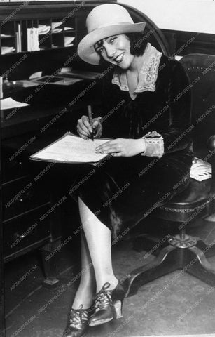 candid Mexican actress Lupe Velez signing RKO Studios contract 9660-07