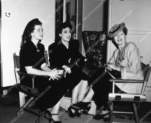 great candid Joan Crawford and friend meet w Hedda Hopper 9694-15