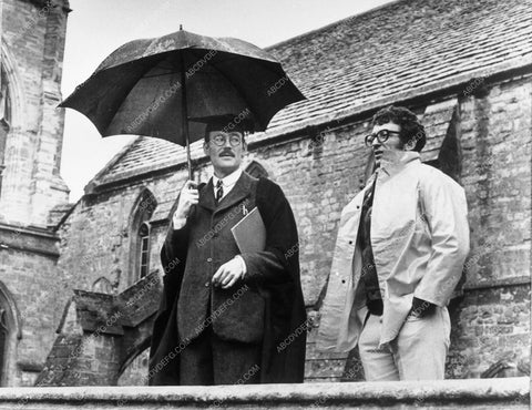 Peter O'Toole director Herbert Ross behind scenes Goodbye Mr. Chips 9992-25