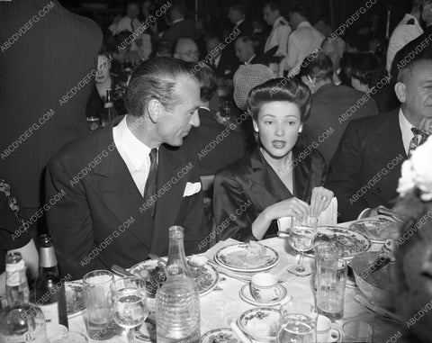1942 Oscars Gary Cooper enjoying dinner Academy Awards aa1942-10