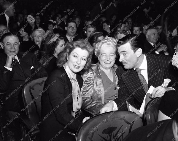 1943 Oscars Greer Garson Walter Pidgeon and mother Academy Awards aa19 ...