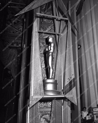 1958 Oscars cool backstage shot giant statue before Academy Awards aa1958-58</br>Los Angeles Newspaper press pit reprints from original 4x5 negatives for Academy Awards.