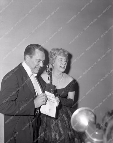 1959 Oscars Edmond O'Brien Shelley Winters Academy Awards aa1959-15</br>Los Angeles Newspaper press pit reprints from original 4x5 negatives for Academy Awards.