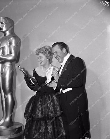 1959 Oscars Edmond O'Brien Shelley Winters Academy Awards aa1959-59</br>Los Angeles Newspaper press pit reprints from original 4x5 negatives for Academy Awards.