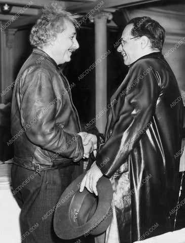 news photo Albert Einstein with son Hans Einstein aeinst-03