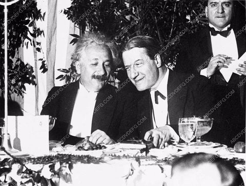 news photo Albert Einstein dining aeinst-14