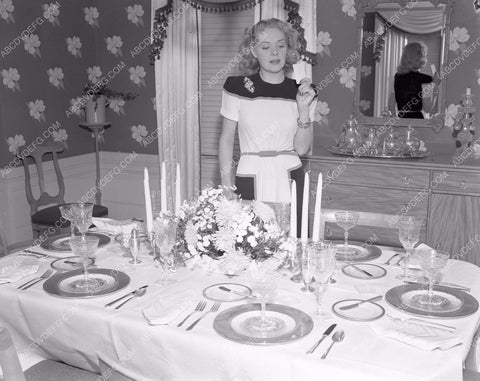 candid hHollywood Alice Faye preparing for guests at home afaye-04