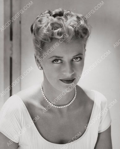 Betty Furness portrait 8b20-0074