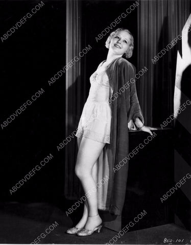 sassy Claudia Dell full length portrait 8b20-0126