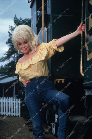 country sensation Dolly Parton hanging on to a train 8b20-0155