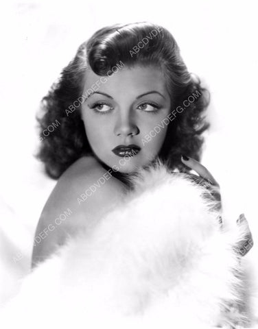 sultry portrait Laurie Lane with white fur 8b20-0368