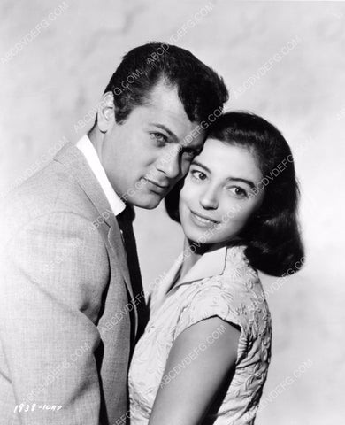 Tony Curtis Marisa Pavan portrait 8b20-0437