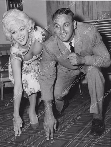 Monique van Vooren gets ready for 100 yard dash 8b20-0486