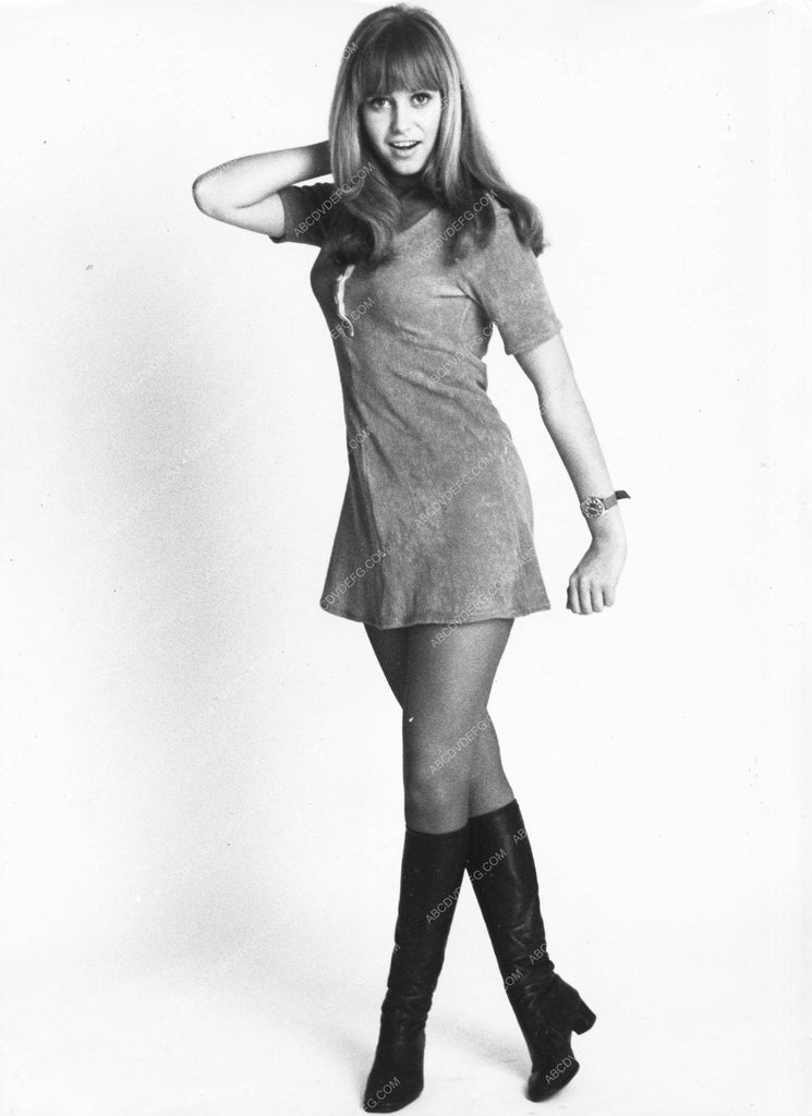 go go boots and mini dresses Susan George mini skirt go-go boots 8b20-0620