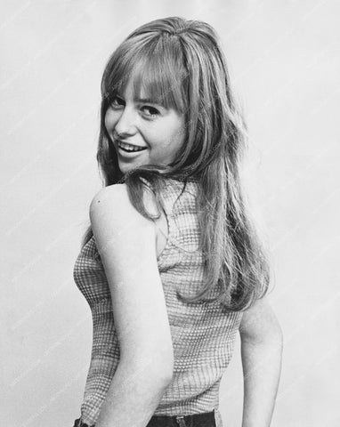 Susan George portrait 8b20-0622