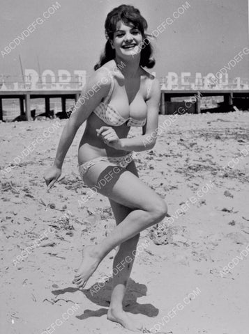 busty babe Sylvia Sorrente in bikini at the beach 8b20-0631