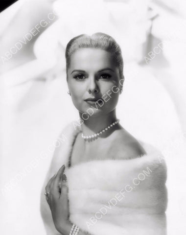 stunning Martha Hyer in white fur portrait 8b20-0758