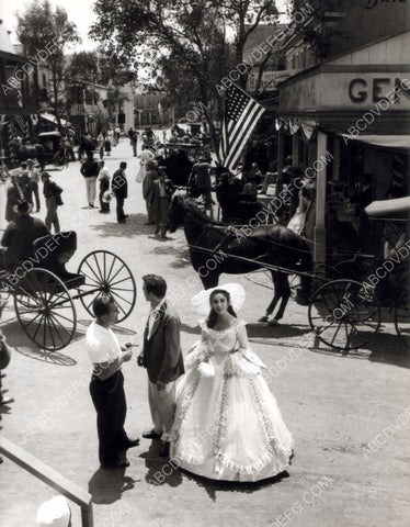 Elizabeth Taylor cast behind the scenes film Raintree County 8b20-0969