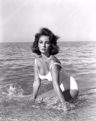 sexy Elizabeth Taylor in swimsuit and the water at the beach 8b20-0974