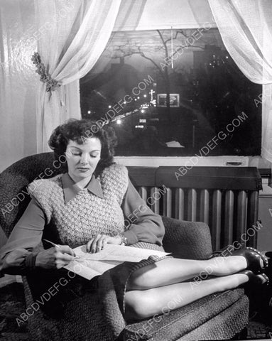 candid Jane Russell at home does a little work 8b20-10045