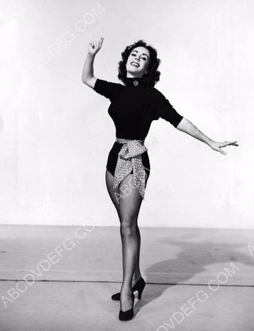 rehearsing Elizabeth Taylor in dance leotard 1012