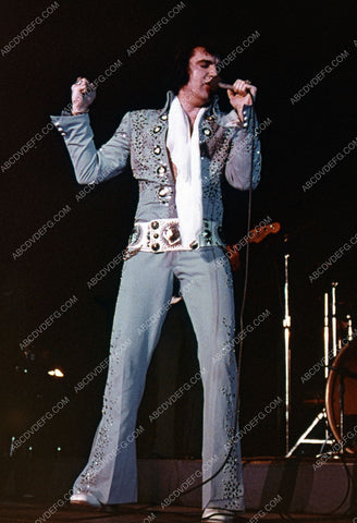 Elvis Presley live on stage 8b20-10145