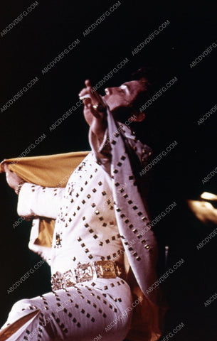 Elvis Presley live on stage 8b20-10150