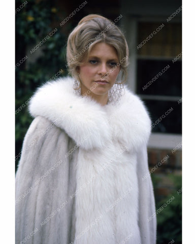 beautiful Lindsay Wagner in white fur 8b20-10229