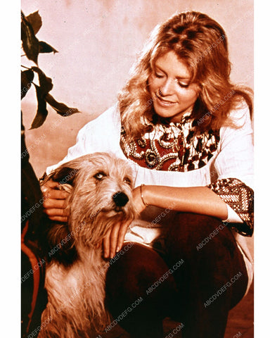 Lindsay Wagner and her dog 8b20-10251