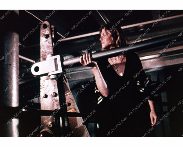 Lindsay Wagner fixing a throw arm TV The Bionic Woman 8b20-10259 ...