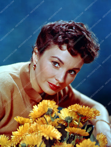 Jean Simmons and some flowers portrait 8b20-10413