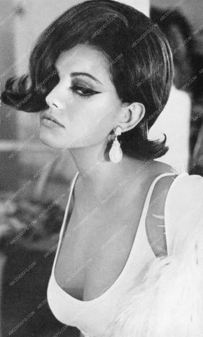 stylish and beautiful Claudia Cardinale portrait 8b20-10482
