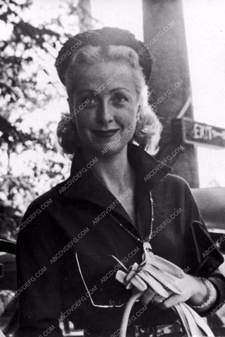 Danielle Darrieux out on the town 8b20-10541