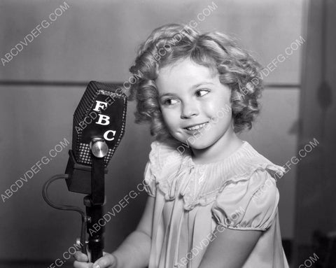 Shirley Temple at the FBC microphone 8b20-1070